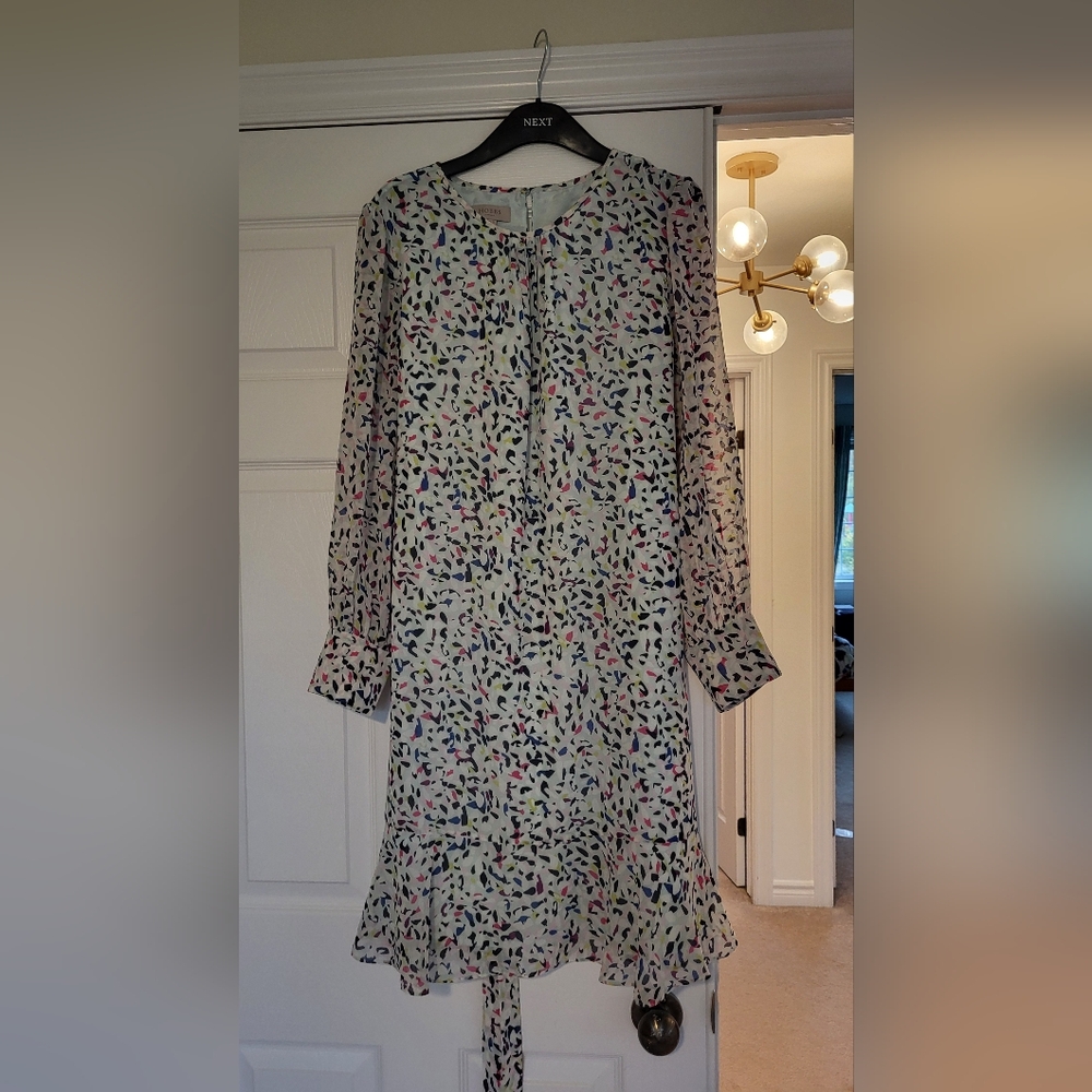 HobbsColorful Patterned Long Sleeve Dress